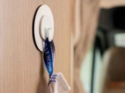 Silwy Clever Magnetische Haak Met Onderlegger - White 7 Silwy Clever Magnetische Haak Met Onderlegger - White -Buiten Kamperen b5c580fd88a49ba2