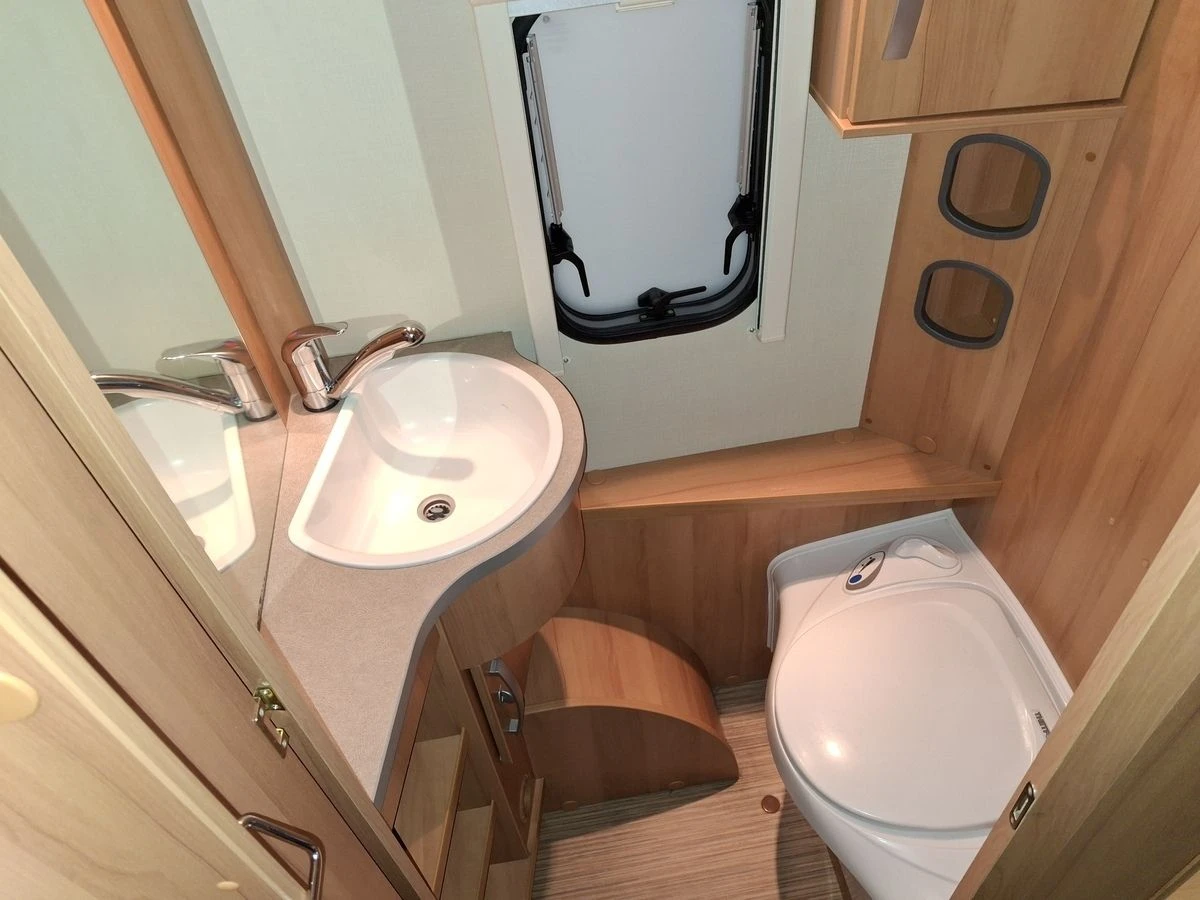 Eriba Feeling 470 2014 Caravan 10 Eriba Feeling 470 2014 Caravan - Afbeelding 8