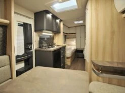 Hobby De Luxe 460 LU 2025 Caravan -Buiten Kamperen hobby deluxe 460lu 2025 4 ecommerce