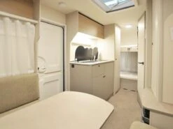 LMC Sassino 390 K 2025 Caravan 11 LMC Sassino 390 K 2025 Caravan -Buiten Kamperen lmc sassino 390k 2025 3 ecommerce