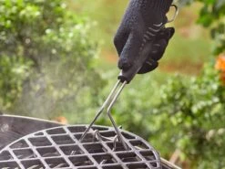 Weber Master Touch S-5775 GBS Kolenbarbecue 17 Weber Master Touch S-5775 GBS Kolenbarbecue -Buiten Kamperen weber gbs grate lifter 2 ecommerce 947a